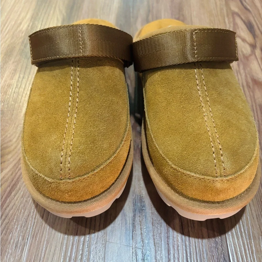 Koolaburra Women’s Suede Slip-On Mule in Tan/Beige - Picture 2 of 4